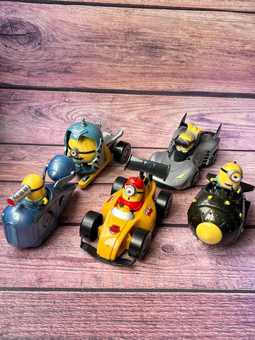 DMHTOY Yolopark Despicable Me 4 DM4 Minions Racer Friction Car